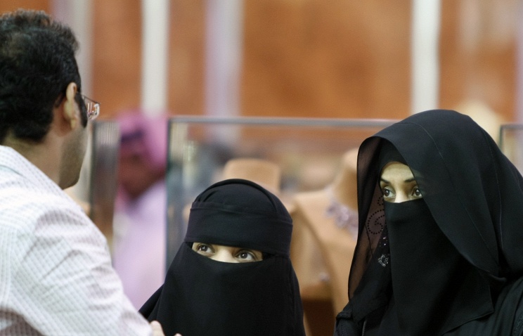 Saudiya Arabistonida erkaklar o‘z xotinlari uchun futbol bo‘yicha JCh paytida yurish-turish qoidalarini ishlab chiqdi