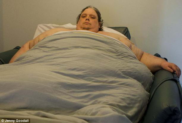 Jinsiy aloqada bolgan sargish ayol ginekolog qabulida