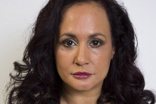Britaniyalik ayol yuziga ajin tushirmaslik uchun 40 yil tabassum qilmadi