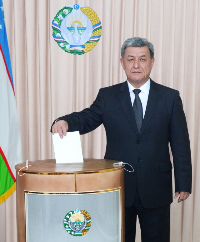 O‘zbekiston Prezidentligiga nomzod Narimon Umarov saylovda ovoz berdi