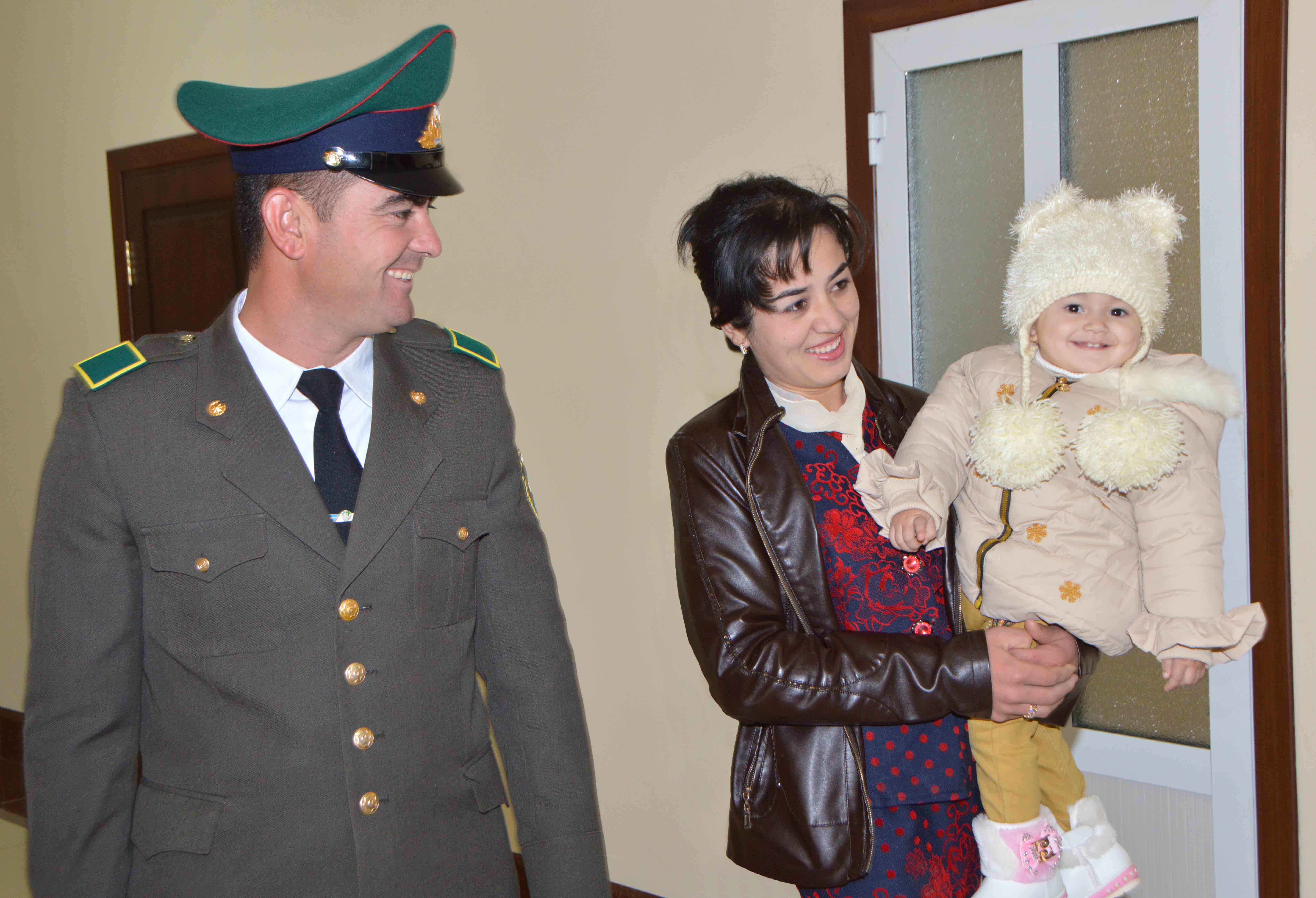 Er dugonasini xotinini sikishga ko‘ndiradi (ruscha porno video)