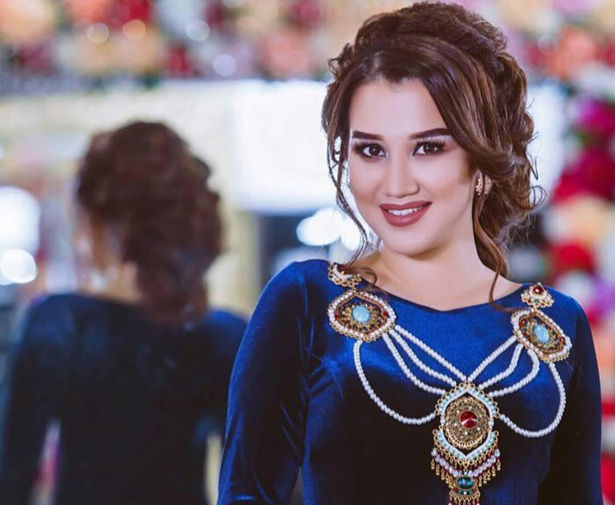 Anjelika Varumning yalang oyoqlari Rus porno qichqiriqlar meni sikish