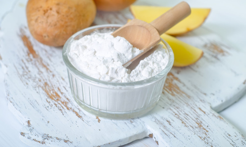 Uxlayotgan ayolni bexosdan tomosha qiling