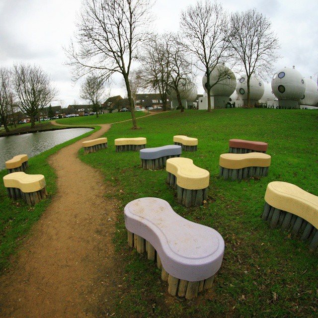 Kochada külotlarini yechib tashlaydi Rus anal porno