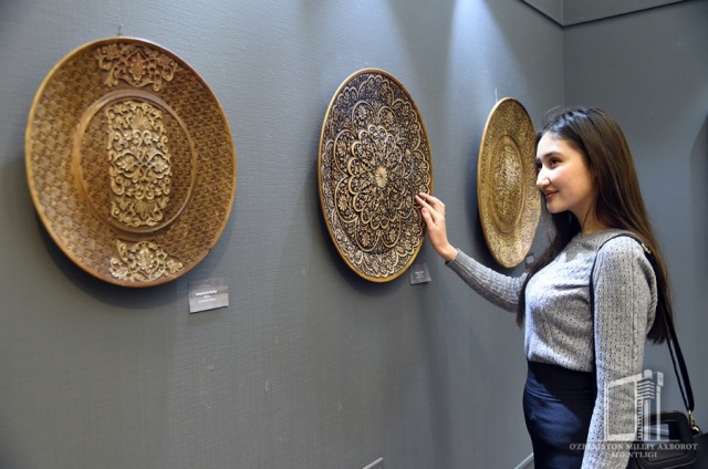 Yigitning qizni yechinayotgan surati Tailand porno toplamlari