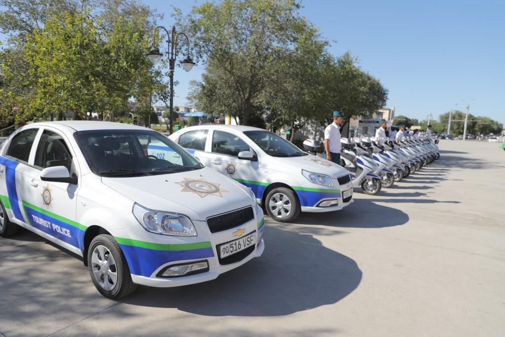 Xorazmda Xavfsiz turizmni ta’minlash boshqarmasiga 10 ta skuter va 3 ta Nexia topshirildi (foto)