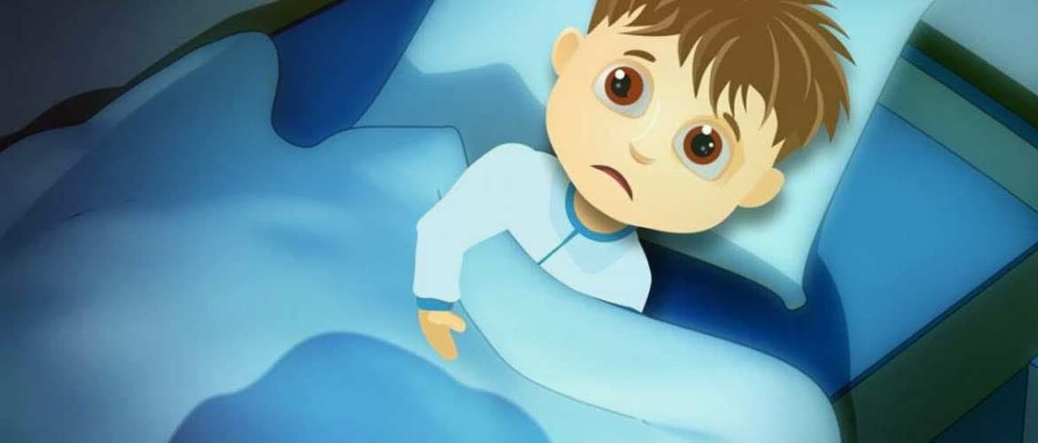 Bir bola mast joja bilan oynaydi