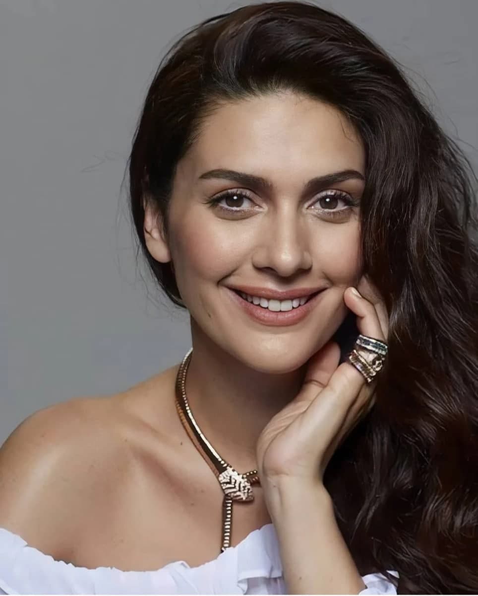 Rashkchi qiz dosti onlayn pornoda yigitidan qasos oladi.