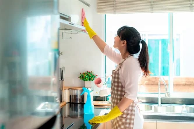 Jinsiy aloqadan keyin xotinimning mushuk surati Yosh yigit katta kokrakli ayolni sikadi