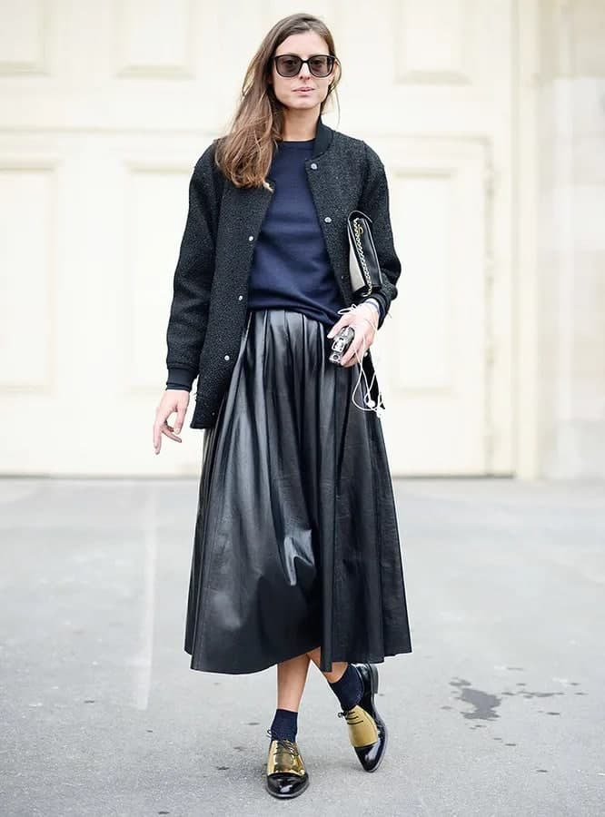 Zanjir va charm kiyimlarda jinsiy aloqa