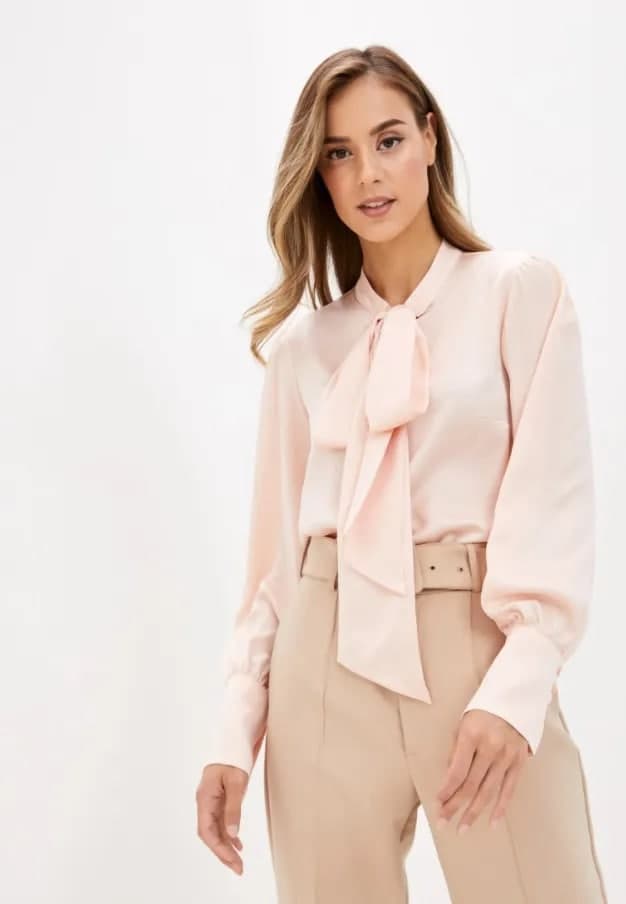 Kozoynakli ayol bilan guruh jinsiy aloqasini tomosha qiling