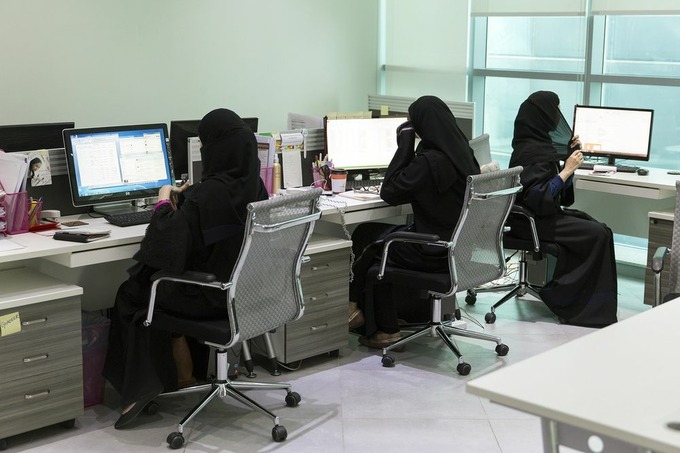 Erkak porno jinsiy aloqa paytida farts Leon, porno aktrisa