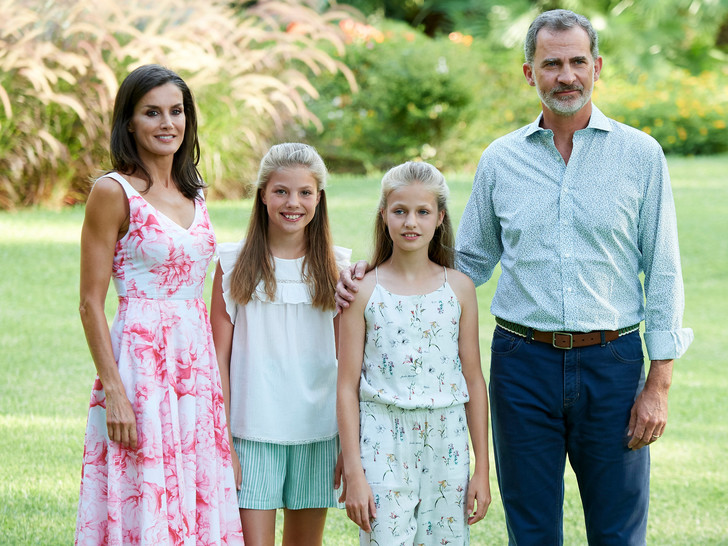 Adrienne Janic yalangoch fotosuratlar