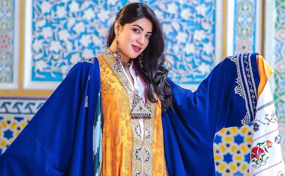 Futbolkadagi ayolning porno surati