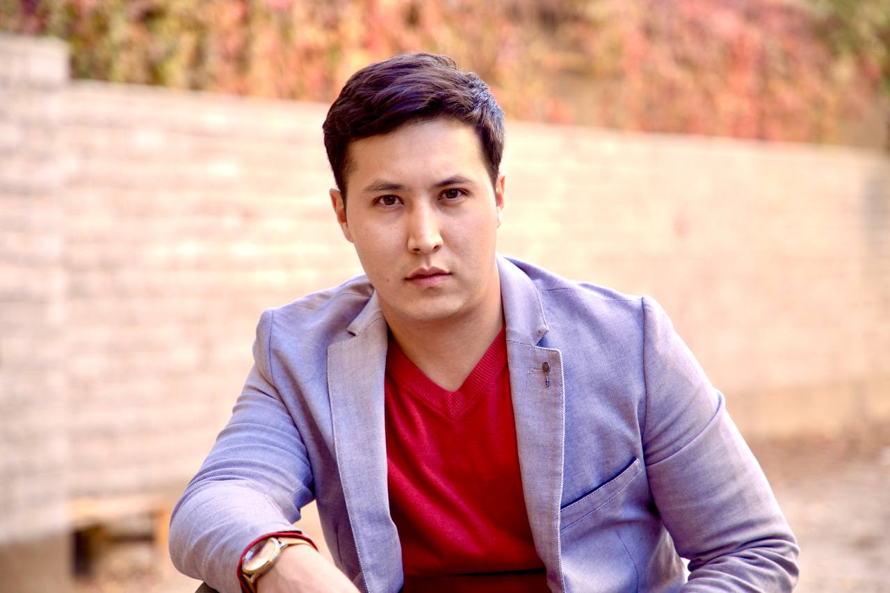 Ikki lezbiyen pichanda sikishmoqda