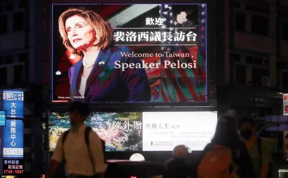 AQSH vakillar palatasi spikeri Nensi Pelosi Tayvanga keldi. Pekin buni Xitoy ichki siyosatiga aralashish deb baholamoqda