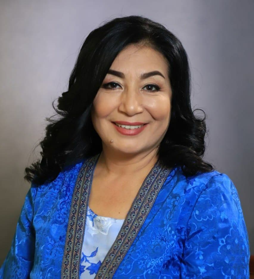 Ikki yosh rus ayol jinsiy olatni birinchi marta kordi.