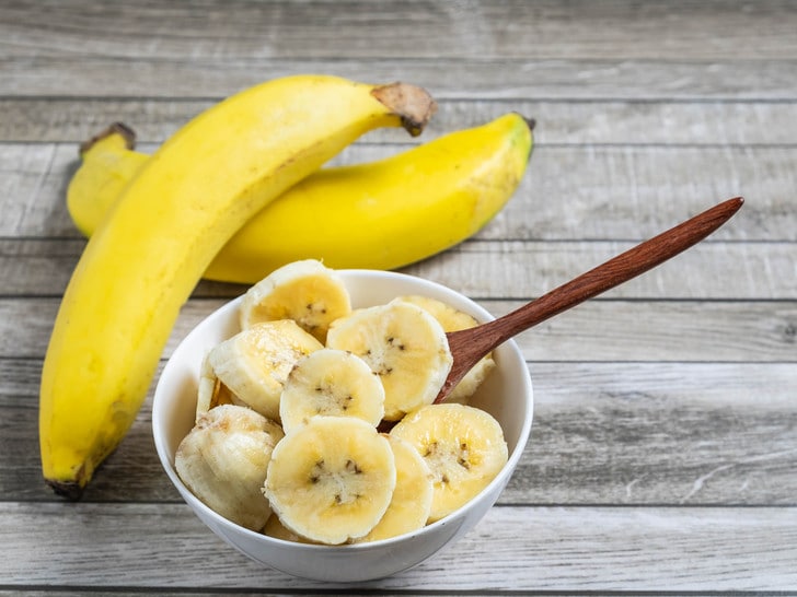 Porno godaklar bir yigitni boglab, uni belbog bilan sikishdi