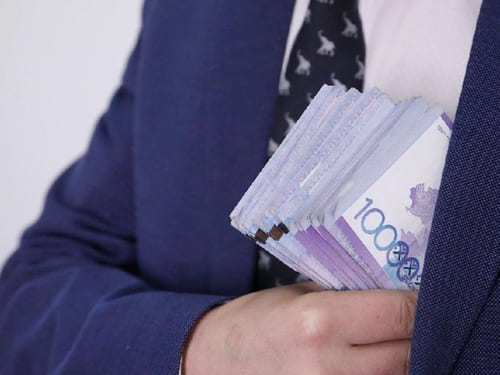 В Казахстане главного школьного бухгалтера подозревают в хищении 67 млн тенге ($149 668) &nbsp;