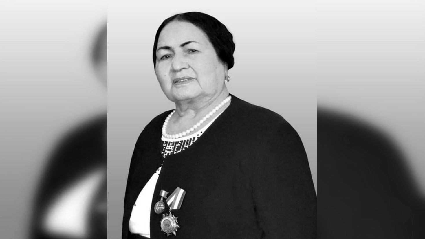 Rus pornosini tomosha qiling: opa akaga josuslik qiladi