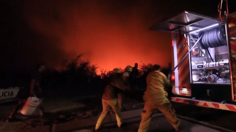 Ruscha uxlab yotgan ona porno Juda katta qalin sik