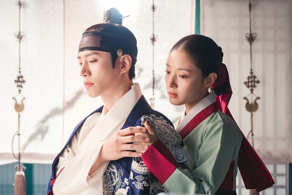 Qirolicha soyaboni tagida barcha qismlar 1. 2. 3. 4. 5. 6. 7. 8. 9. 10. 11. 12. 13. 14. 15 Uzbek tilida drama