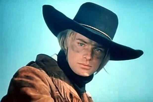 Rus milf porno HD formatda Biri yalaydi, ikkinchisi sikadi