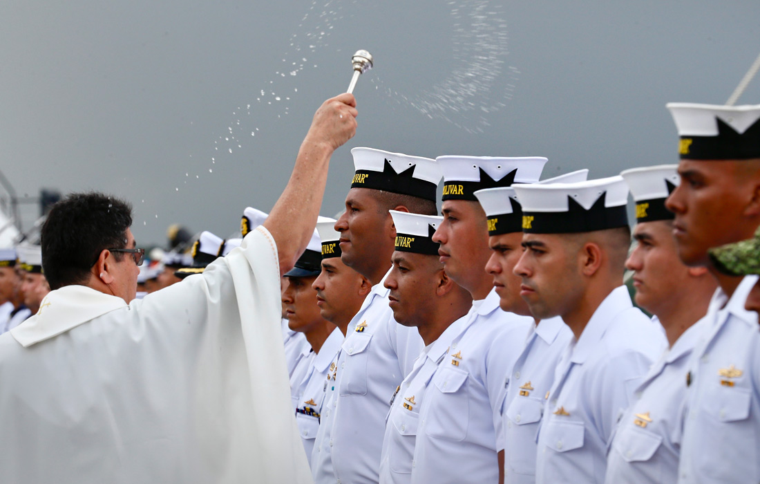 Ayolning oyogini axlatga qoygan porno videosi