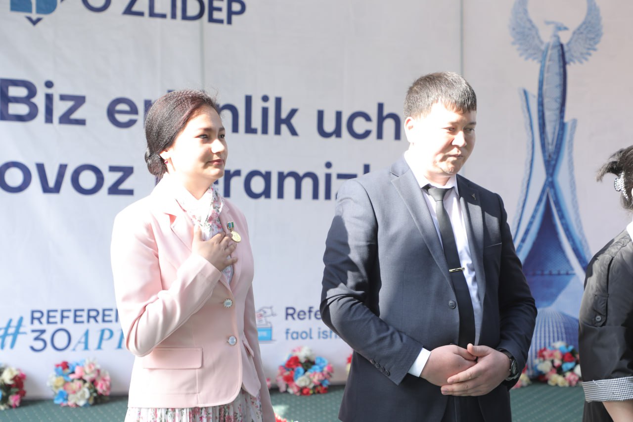 Sekilli porno blondalar Elistada jinsiy aloqa