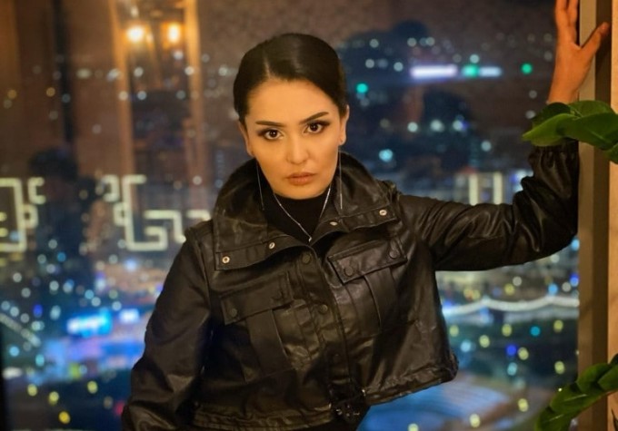 Zaporijjiyadan yalangoch qizlar