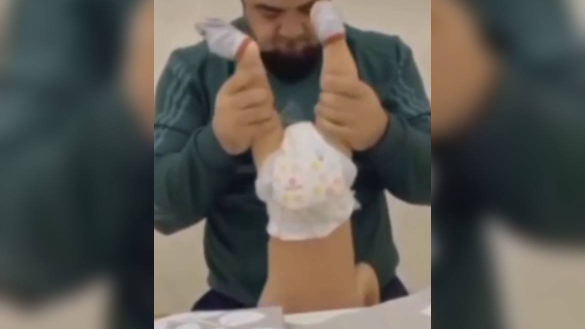 <p><b><strong>Jizzaxda farzandini qiynab, qo‘rqitib kelgan erkak ozodlikka chiqarilgani aytildi </strong></b></p>