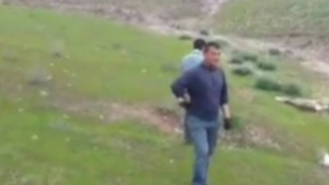 <p><b><strong>Surxondaryoda fuqarolarning eshak so‘ygani aytilgan video tarqaldi. Mas’ullar video eski ekanini bildirdi</strong></b></p>