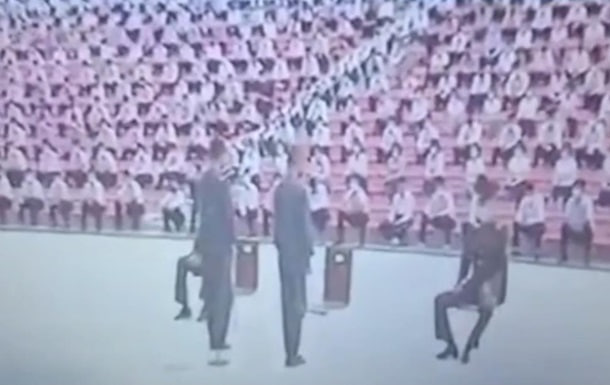 <p><b>Shimoliy Koreyada o‘smirlar Janubiy Koreya filmini tomosha qilgani uchun 12 yillik og‘ir mehnatga mahkum etildi</b></p>