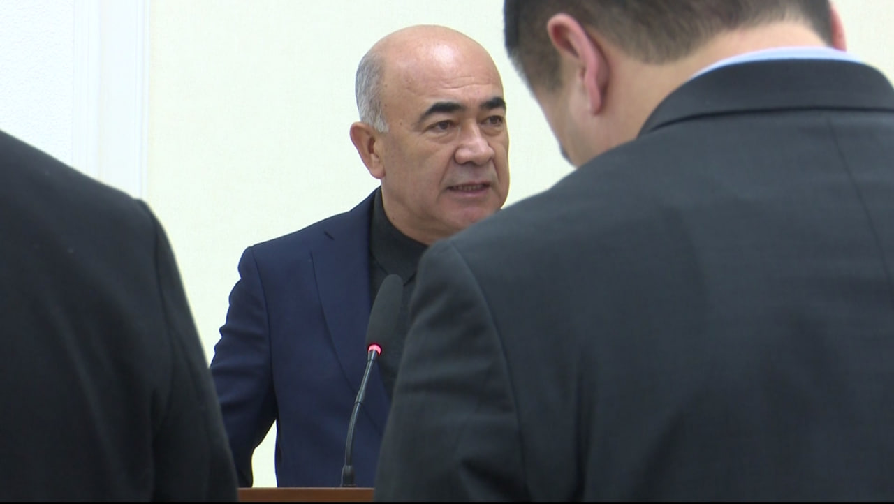<p><b><strong>“Kasalxona ‘kreslo’sini nikohlab olib, dorini ham ota-bobongdan qolgan firmadan olgansan”. Zoir Mirzayev 10 nafar bosh vrach arizasini oldi</strong></b></p>