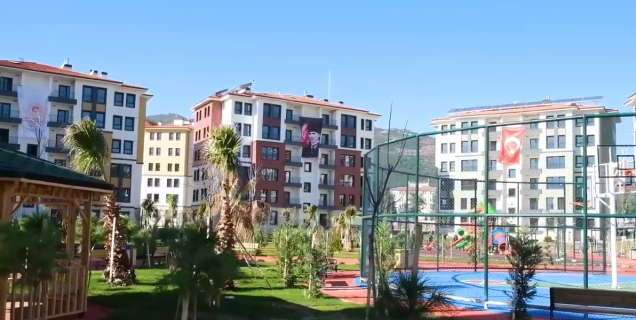<p><b><strong>Turkiyaning Gaziantep viloyatida zilziladan jabrlanganlar uchun birinchi bosqichda 10 ming 698 ta uy qurib berildi</strong></b></p>