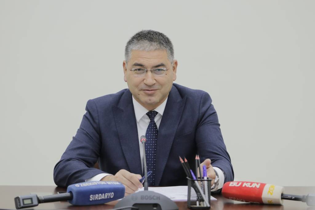 <p><b><strong>Sirdaryo hokimi bir nechta mas’ullarni ma’naviyatsizlikda ayblab, ular ishdan olinishini aytdi </strong></b></p>