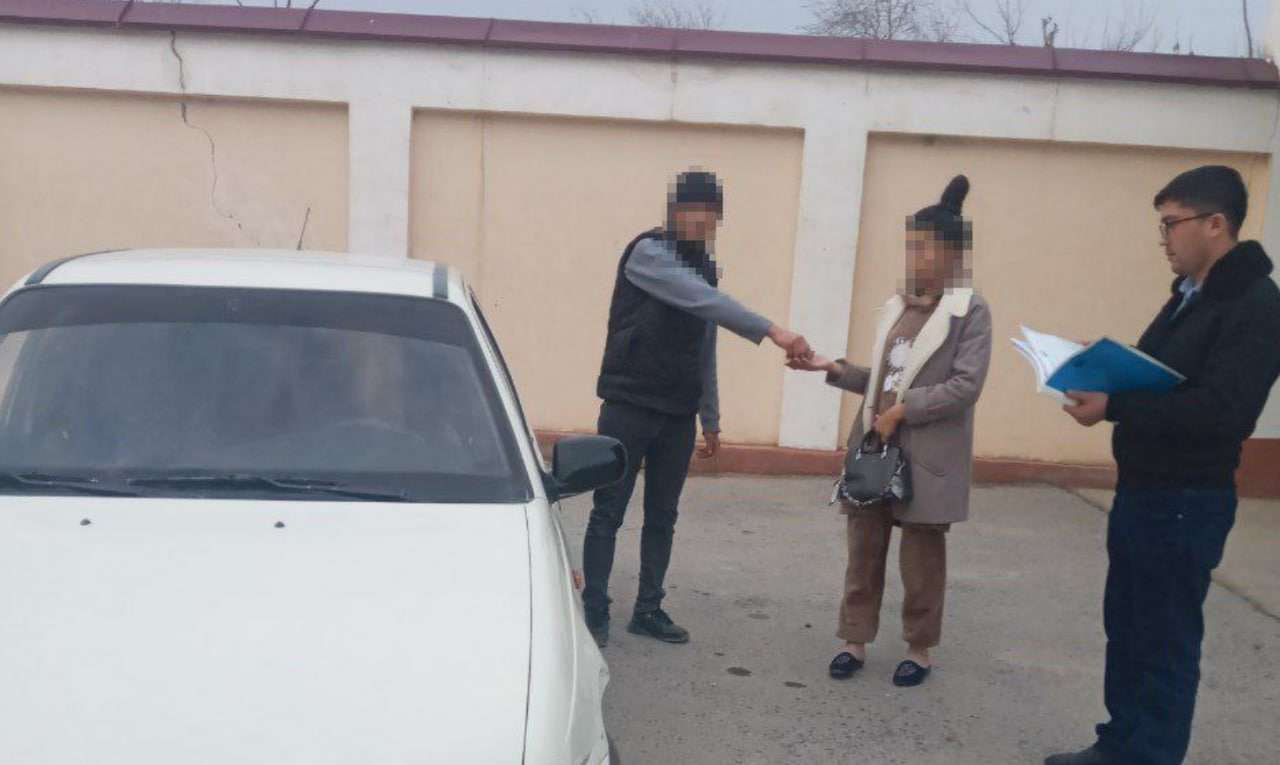 Sarkma kokraklar bilan kasting Onamning dumbasidan külot