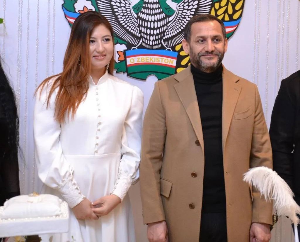 <p><b>Jahongir Otajonovning yana bir bor uylangani rostmi? (foto, video)</b></p>