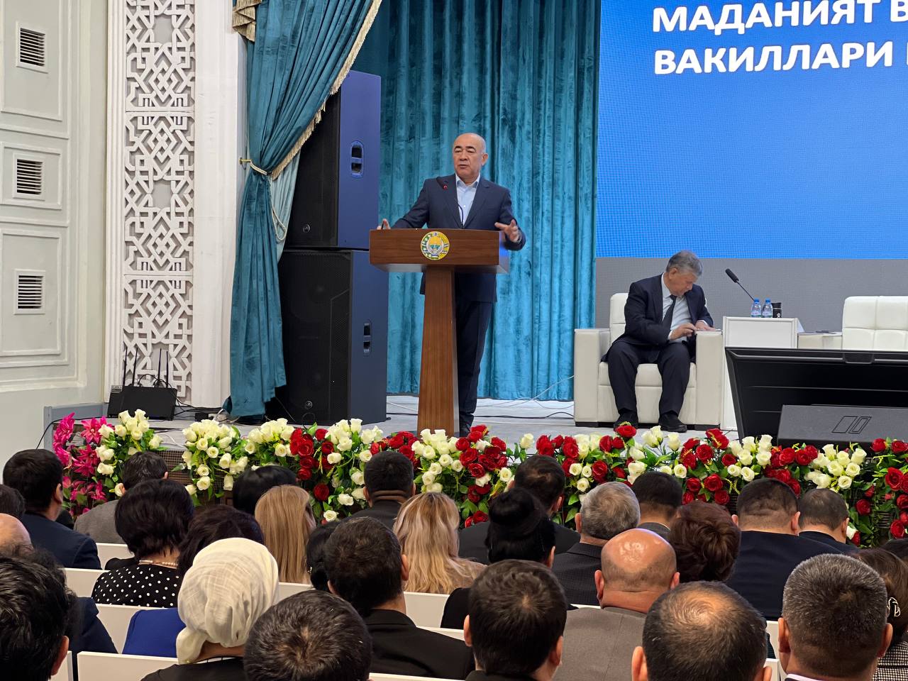 <p><b><strong>“Madaniyat markaziga hech kim kirmaydi, qarovsiz, lekin shtat bor, oylik olishyapti”. Zoir Mirzayev viloyatdagi istirohat bog‘lari va madaniyat uylari xarobligi haqida</strong></b></p>