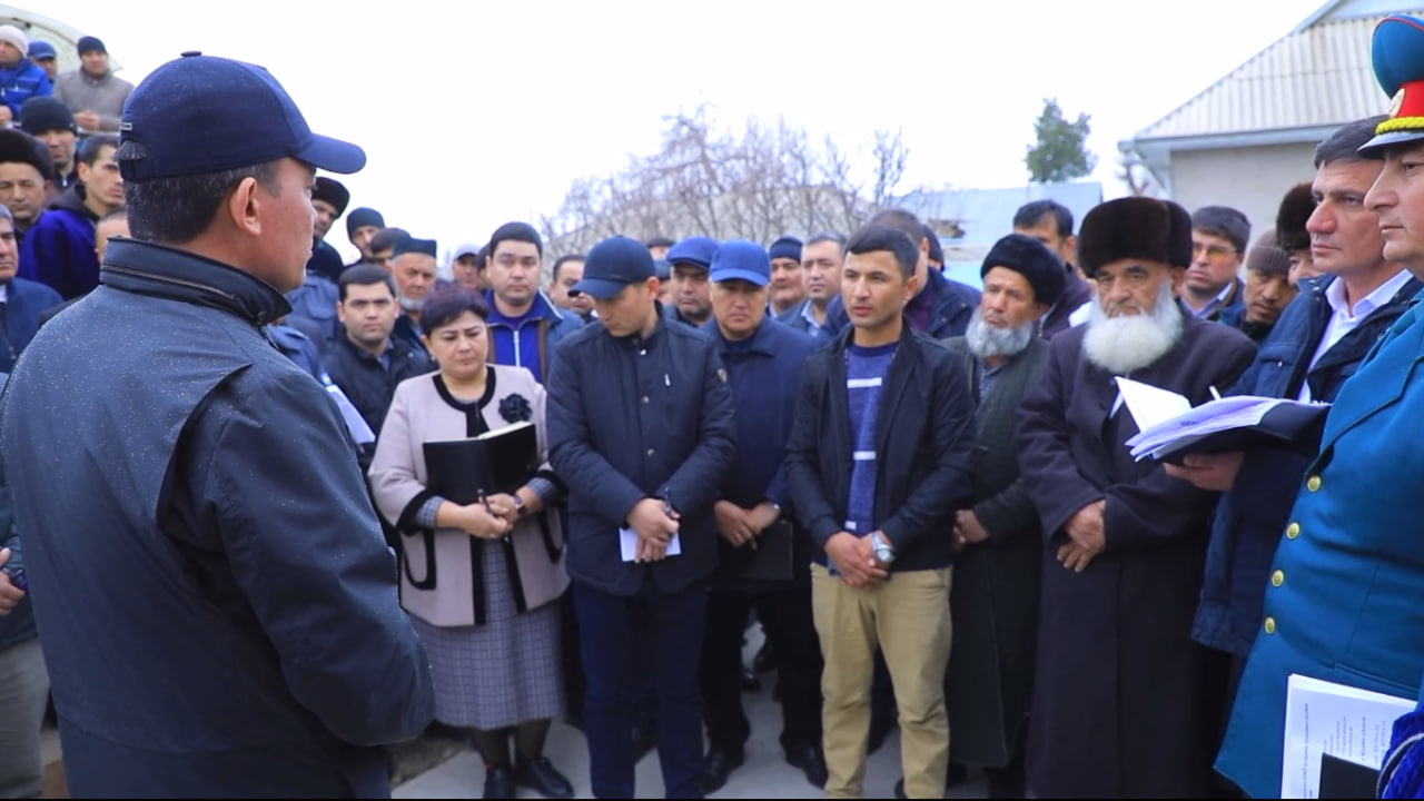 <p><b>“Odamlar xafa bo‘lsa bo‘lsin, pulni bolangizga sarflang”. Surxondaryo hokimi Rossiyada ishlab kelganlar dabdabali to‘y qilishini qoraladi</b></p>