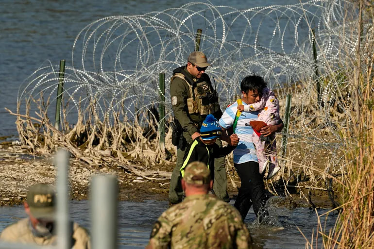 <p><b>Texas shtatiga migrantlarni hibsga olish va qamashga ruxsat berildi</b></p>