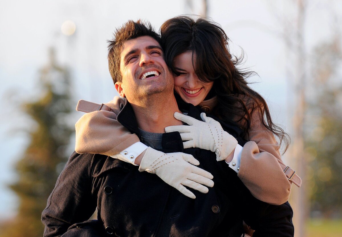 Qiz yigitni yuvmoqda video Qiz yigitni yuvmoqda video