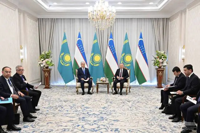 Uzbekistan and Kazakhstan presidents discuss bilateral relations in Khiva meeting