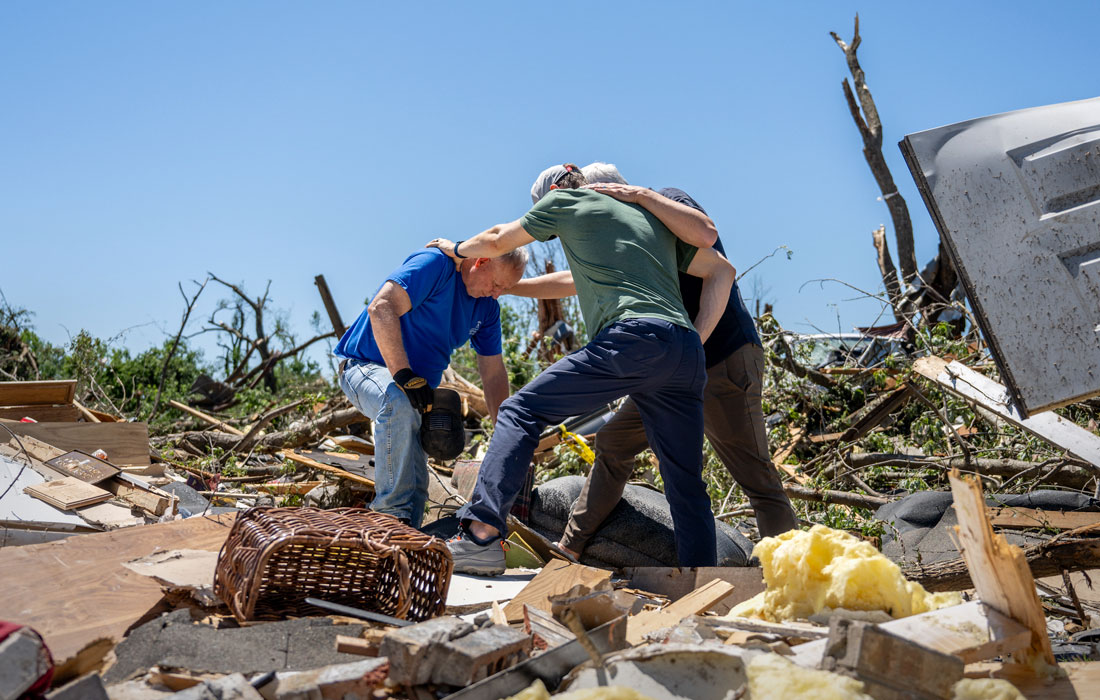 Xotinim porno tomosha qilib, men bilan gaplashib, meni aldayapti.