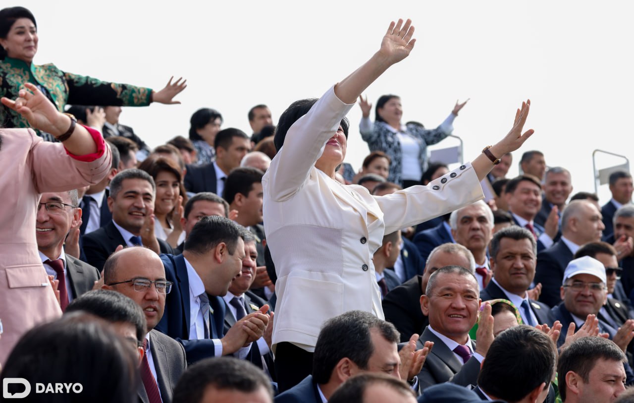 Jinsiy Osiyo ona Katta ayollar bilan jinsiy aloqa