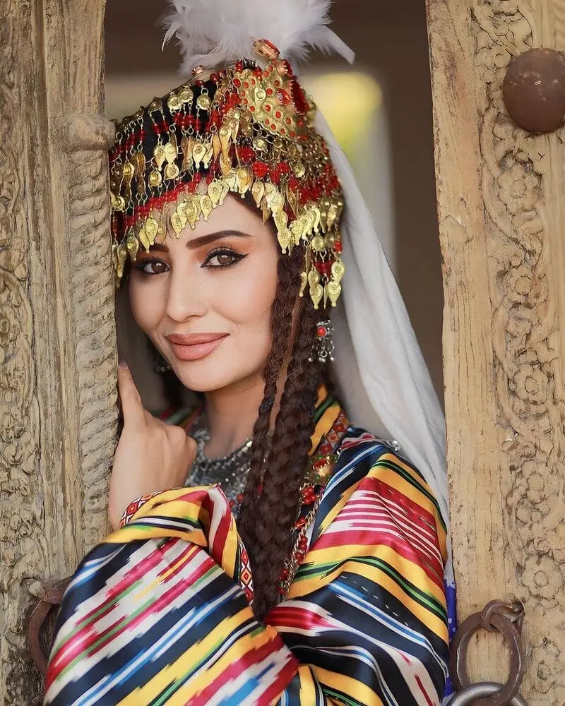 Avtobusdagi erkak beixtiyor qizga tegdi (video)