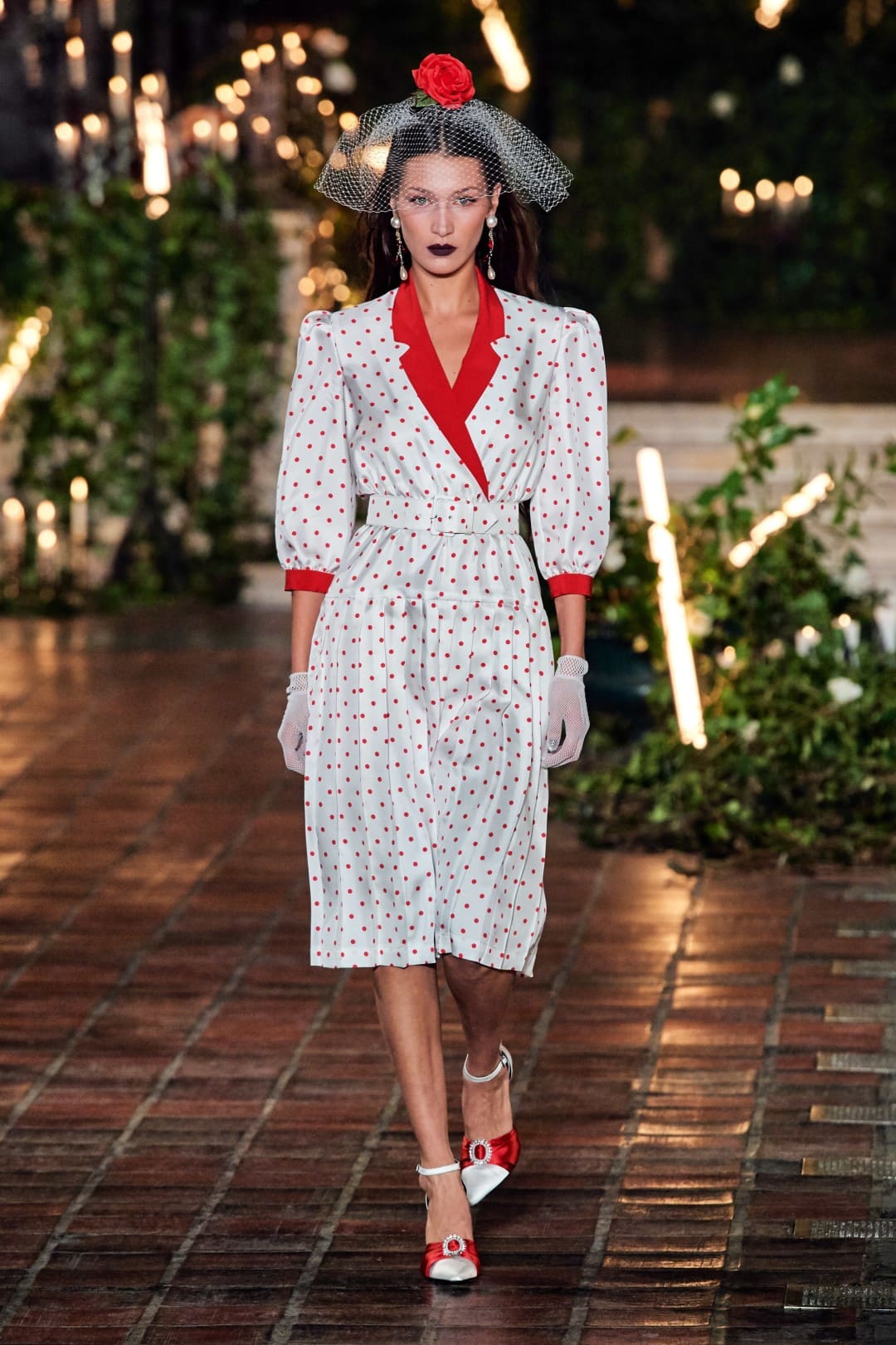 Ottiz besh yoshli onalar qattiq kokraklarini korsatdilar Yalangoch mast ayollar fotosuratlari