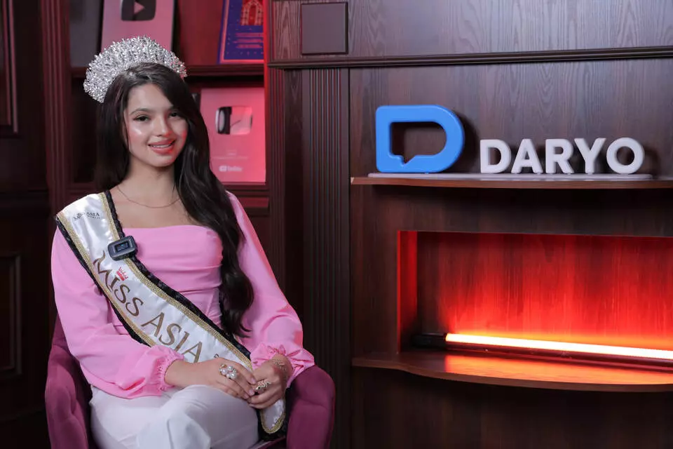 Pantyhosedagi shahvoniy yosh gozal ayollarning fotosuratlarini koring Pantyhosedagi shahvoniy yosh gozal ayollarning fotosuratlarini koring