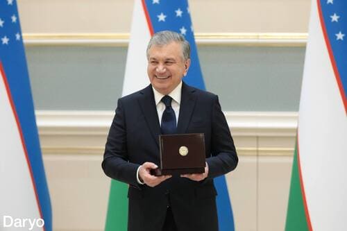 Sanʼatkorlardan o&lsquo;qituvchilargacha: Shavkat Mirziyoyev Mustaqillik bayrami arafasida qator soha vakillarini mukofotladi