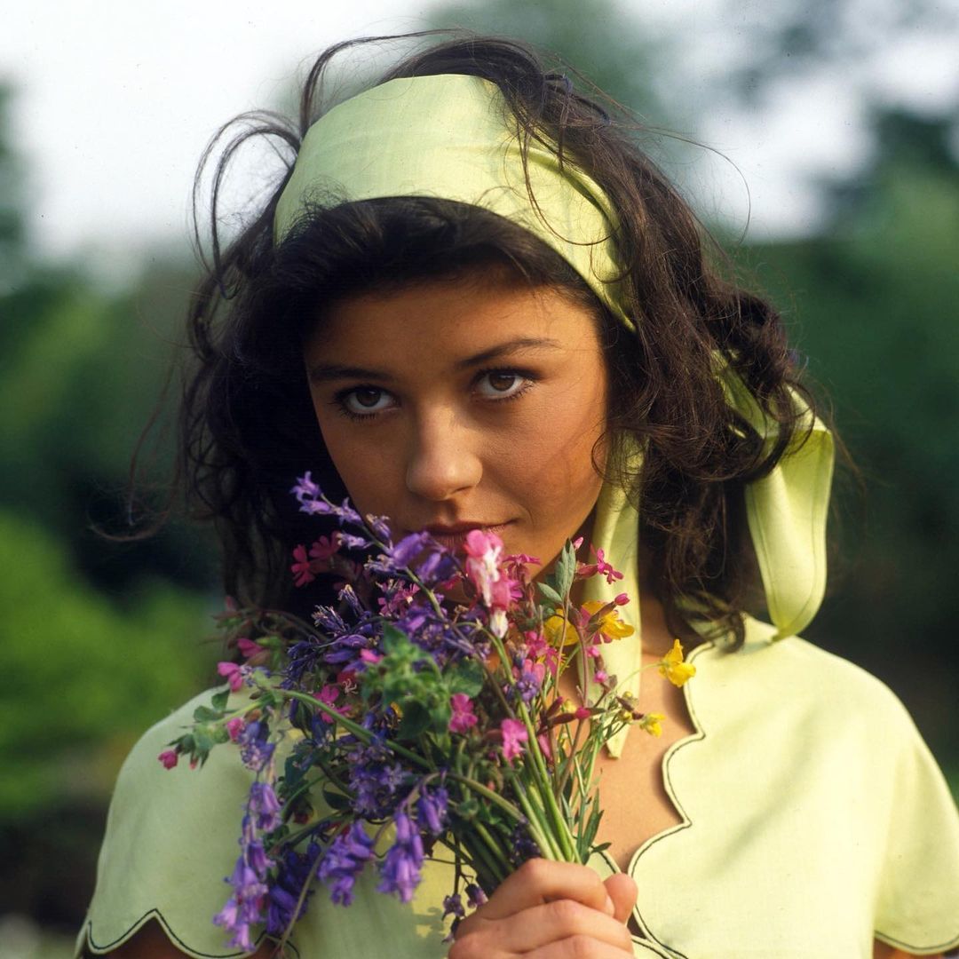 Qizlar erkalashni yoqtirishadimi? Ayolning eshagiga tep